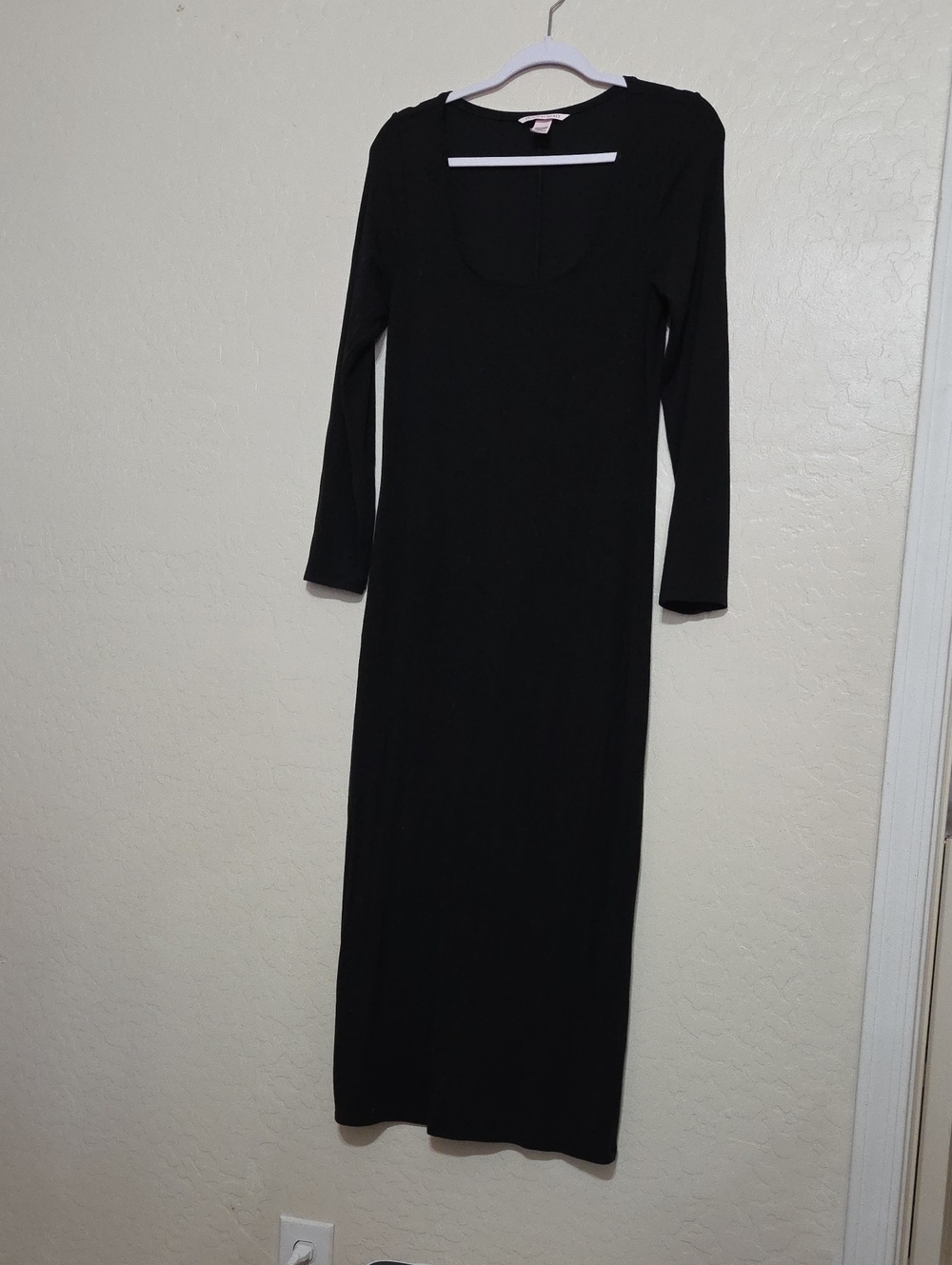 Victoria's Secret Black Long-Sleeve Scoop-Neck Maxi Nightgown - Sleek Stretch